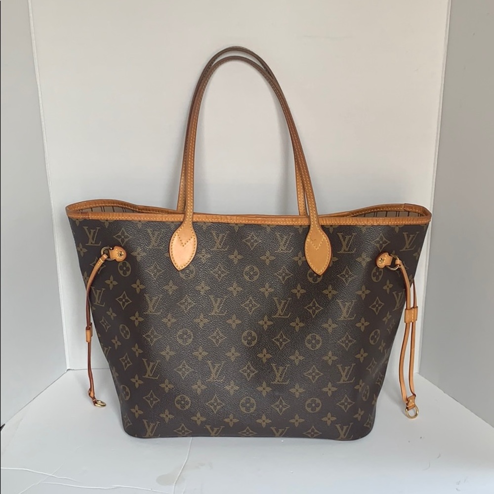 Louis Vuitton Neverfull MM Monogram Tote Bag